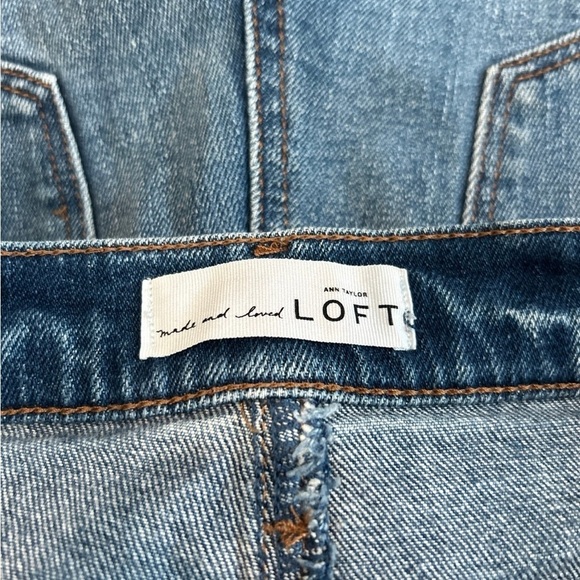 Ann Taylor loft blue jean shorts in size 0 / 25 - Picture 3 of 4